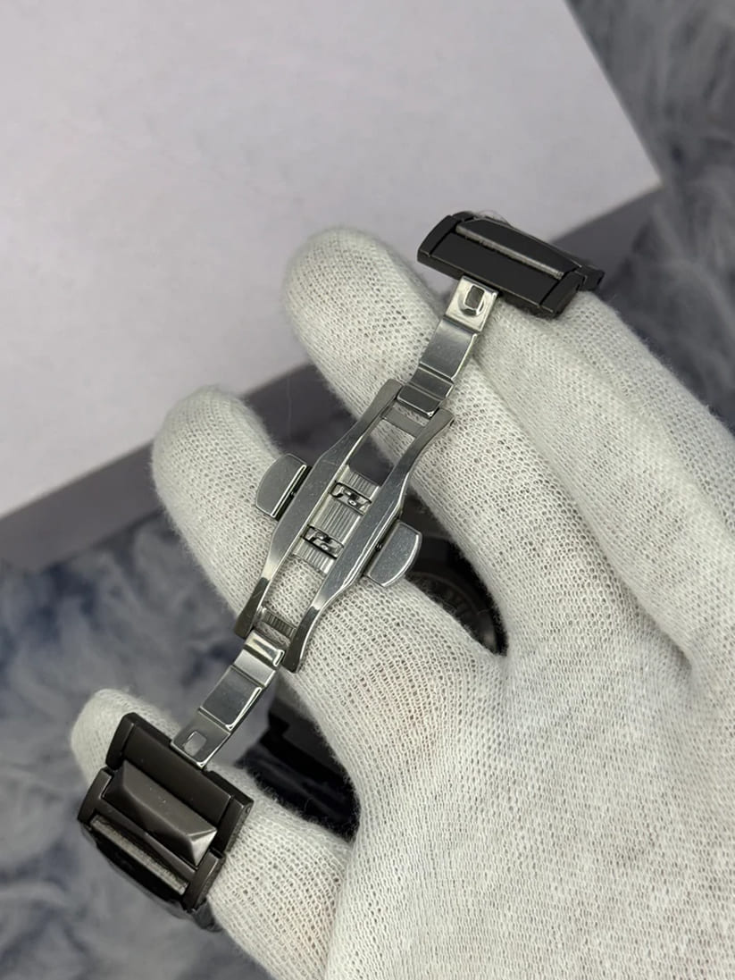 Hublot Diamond Cut Skeleton Watch - Black