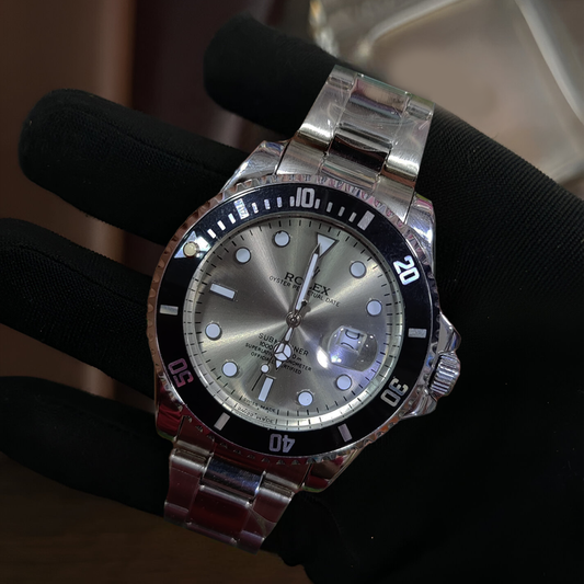 Rolex - Silver & Black - Submariner
